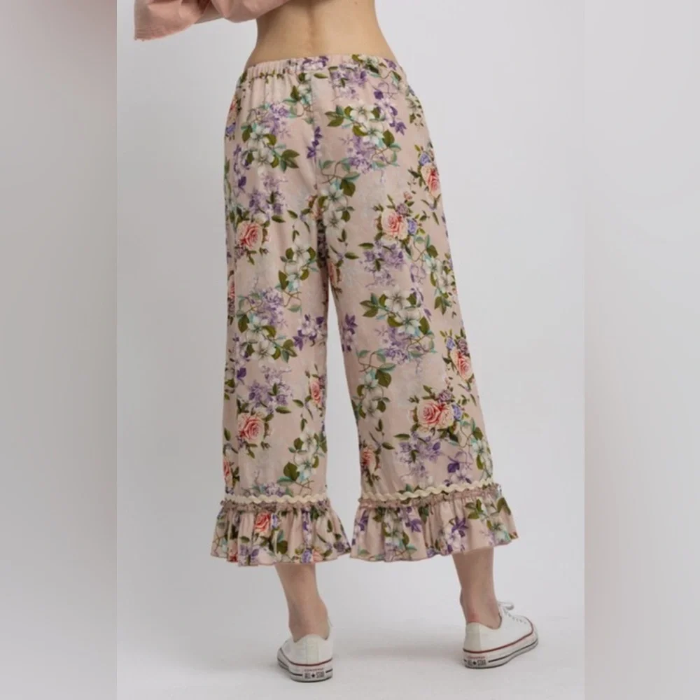 Bluevelvet Floral Ruffle Hem Cropped Pants - Picture 2 of 2